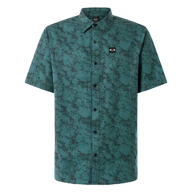 Epic Value Oakley - Men's Sand Camo Woven Short Sleeve Shirt (FOA404369 9VM)