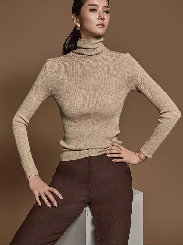 E3671 Turtleneck Top